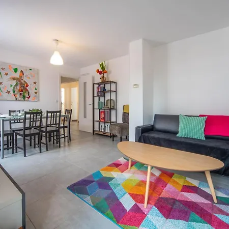 Warhol Vibes - Couleurs Et Confort Avec Garage Lejlighed