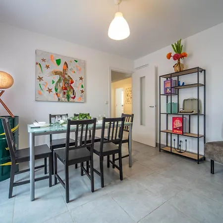 Warhol Vibes - Couleurs Et Confort Avec Garage * Dijon