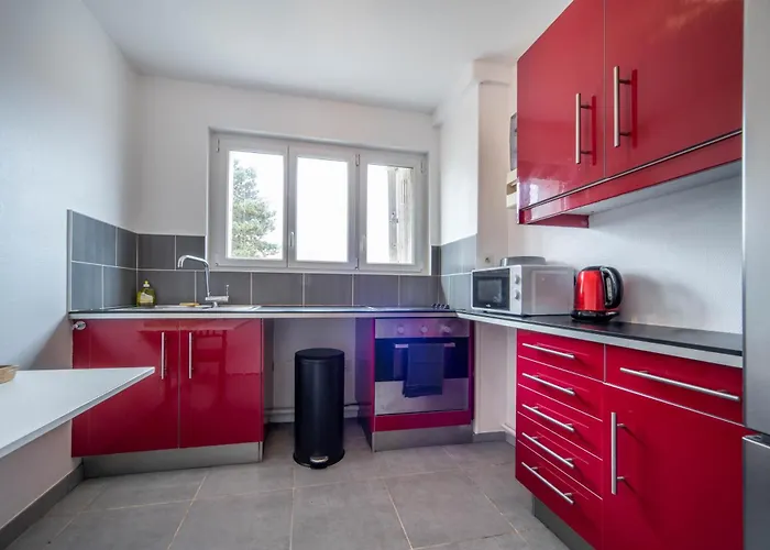 Warhol Vibes - Couleurs Et Confort Avec Garage Lejlighed *