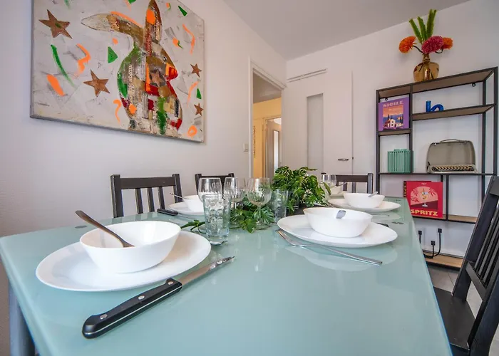 Warhol Vibes - Couleurs Et Confort Avec Garage *