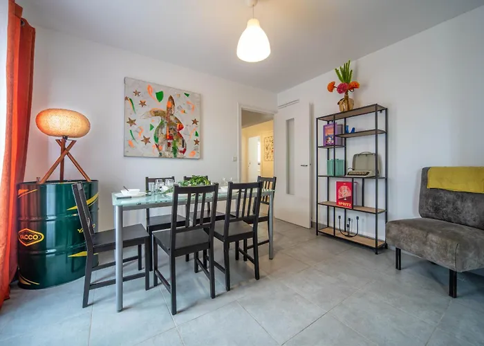 Warhol Vibes - Couleurs Et Confort Avec Garage * Dijon