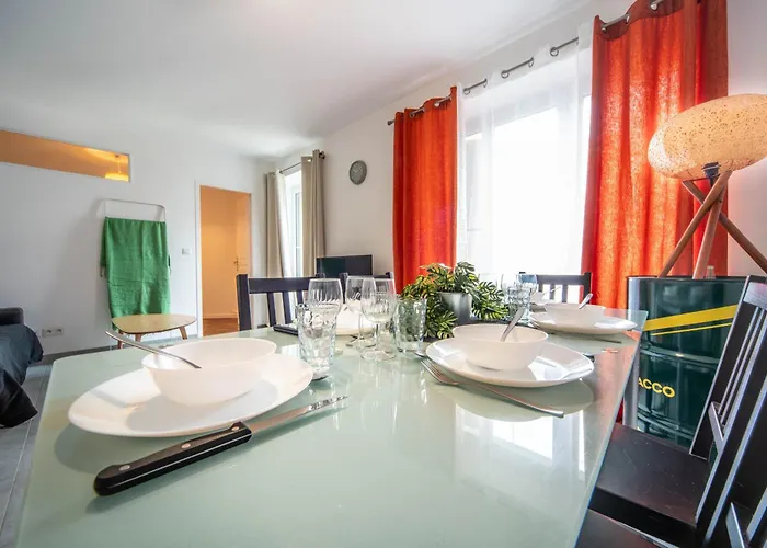 Lejlighed Warhol Vibes - Couleurs Et Confort Avec Garage *